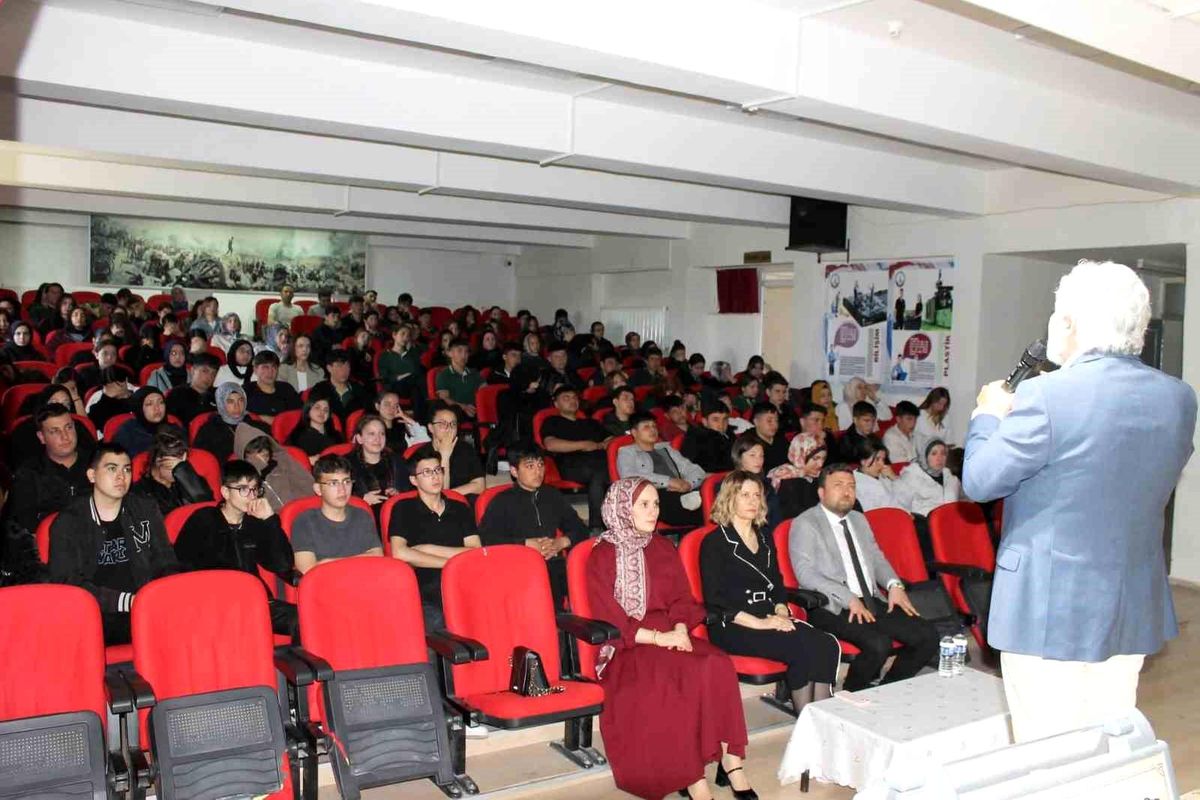 Altıntaş\'ta Yazar Buluşması