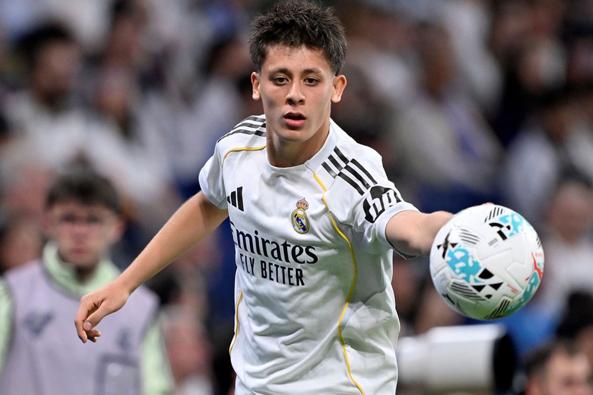 Arda Güler\'den 1000 öğrenciye sürpriz! Beğeni yağıyor