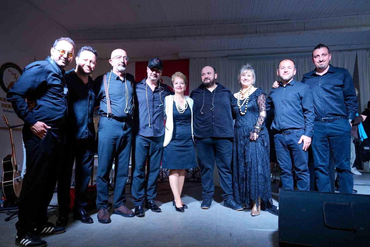 Burhaniye\'de Eğitime Destek Konseri ilgi gördü