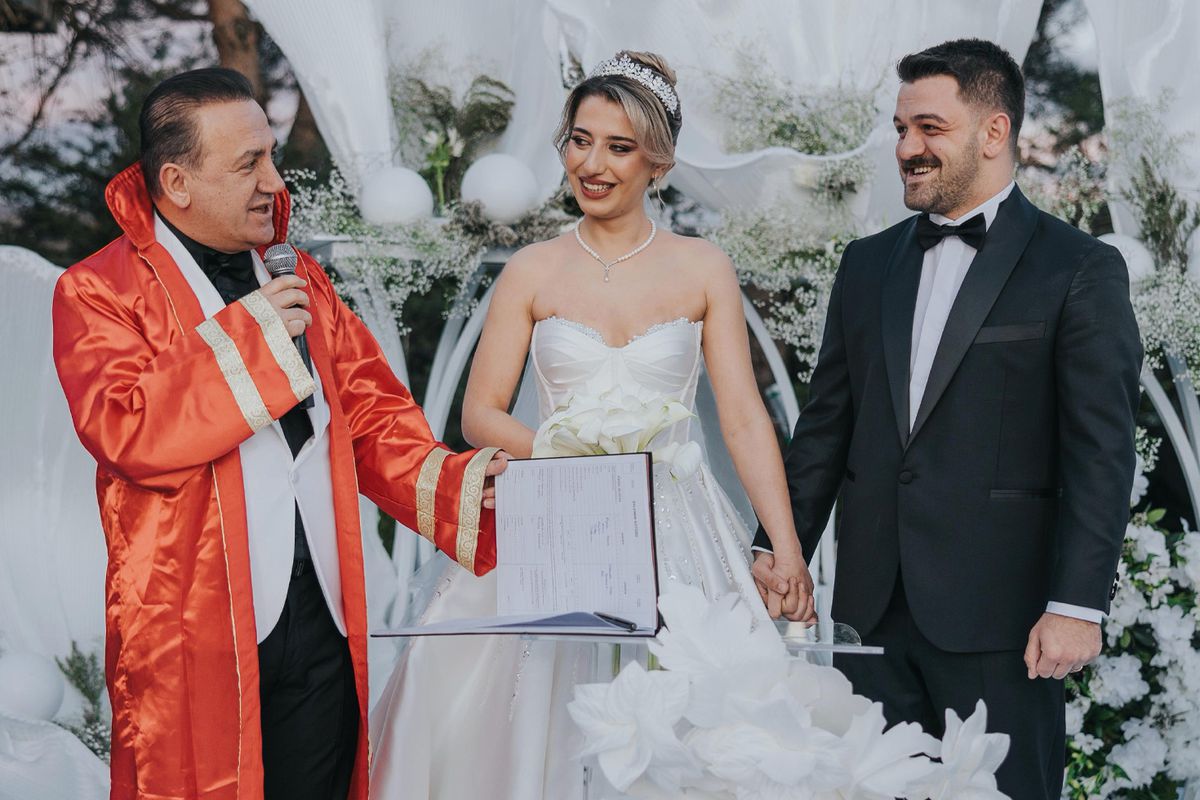 Çağrı Bozkurt-Ayça Sena Akın masalsı bir düğünle hayatlarını birleştirdi