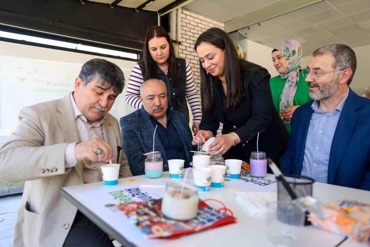 Cam atıklar değerleniyor, kavanozlar mum oluyor