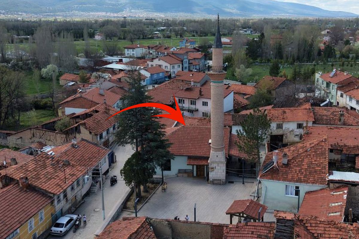 Caminin duvarından çıkan 300 parçalık sır! Ankara\'da özel ekipler inceliyor