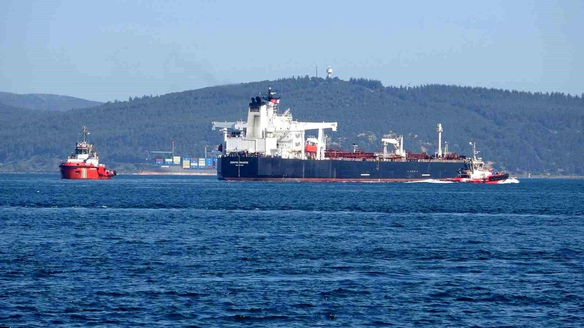 Çanakkale Boğazı\'nda Gemi Kurtarma Operasyonu