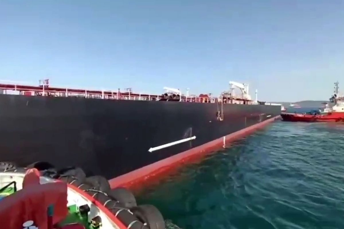 Çanakkale\'de sürüklenen tanker demirletildi