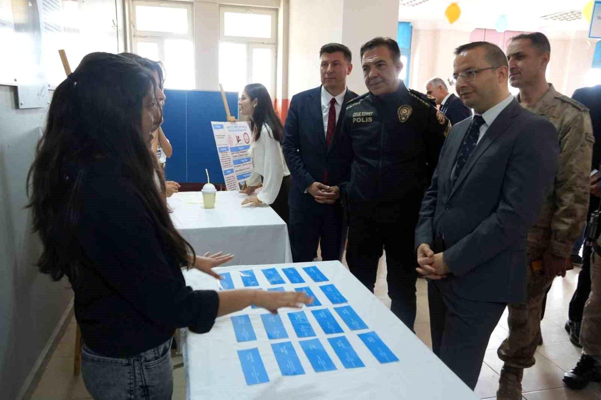 Cizre\'de Bilim Fuarı Coşkusu