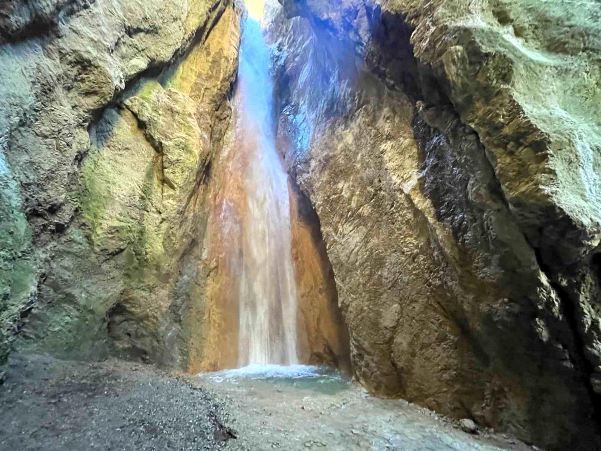 Çorum\'da Doğa Harikası Şelale