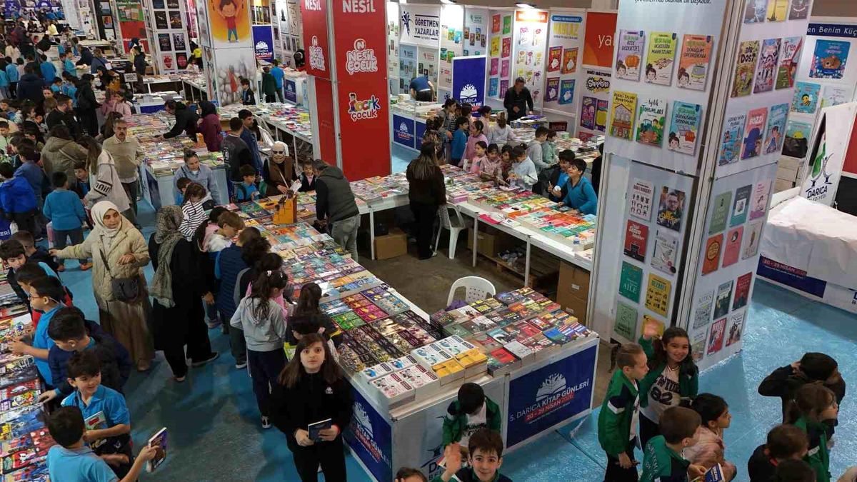 Darıca 5. Kitap Fuarı\'nı binlerce kişi ziyaret etti