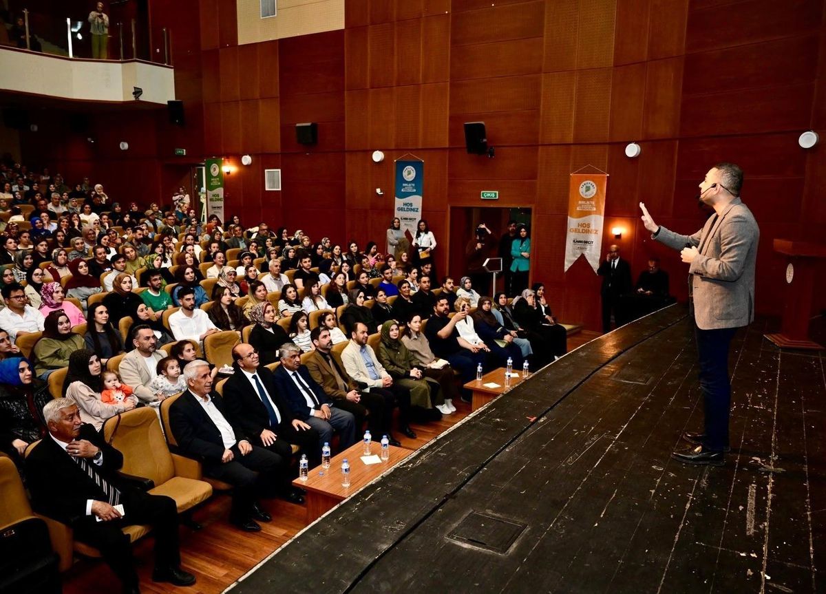 "Duyulmayan çocuk, yorgun anne-baba, kaybolan iletişim" konferansına yoğun ilgi