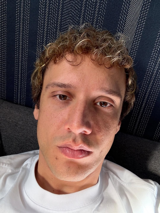 Edis imajını yeniledi, dünyaca ünlü yıldıza ikizi kadar benzedi