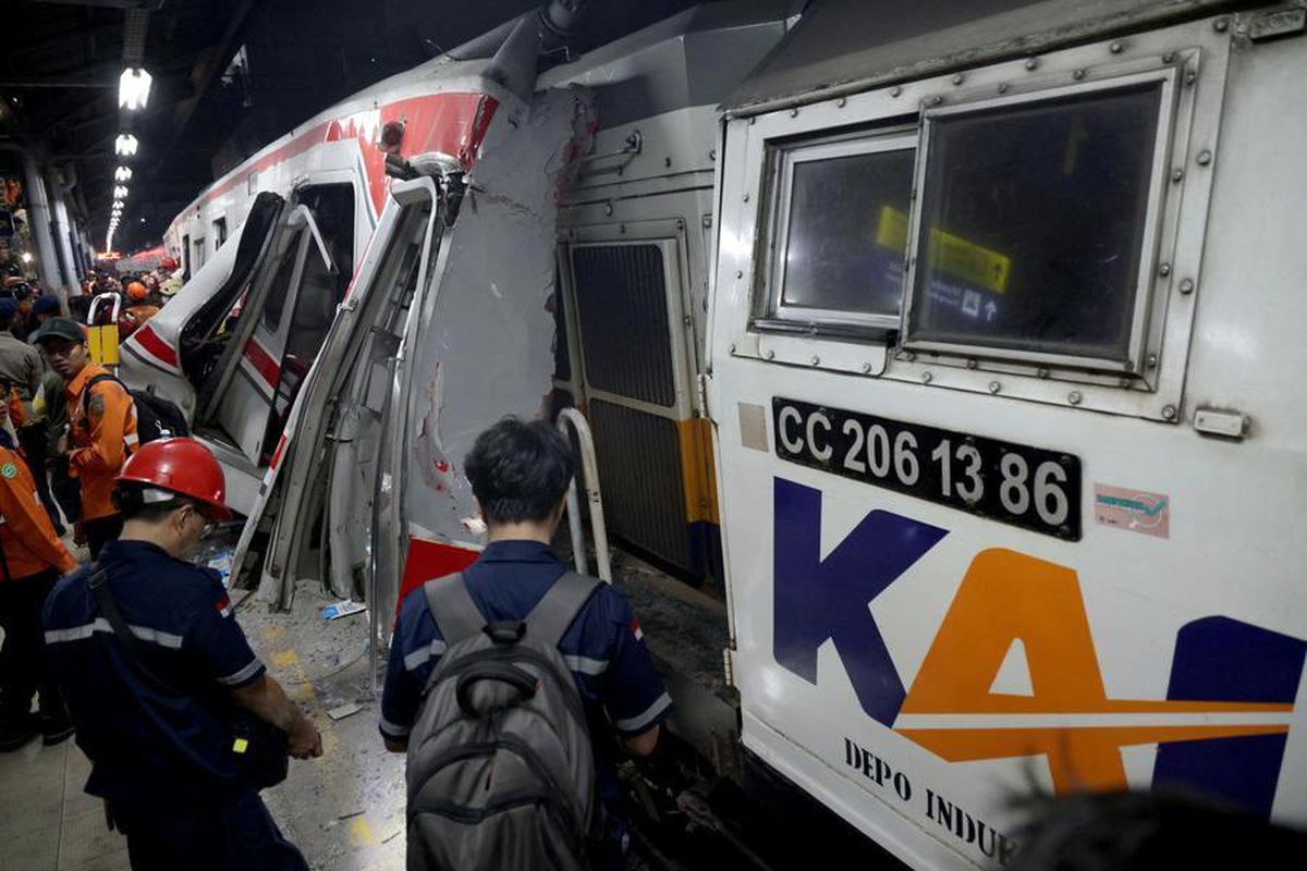 Endonezya\'da Tren Kazası: 15 Ölü