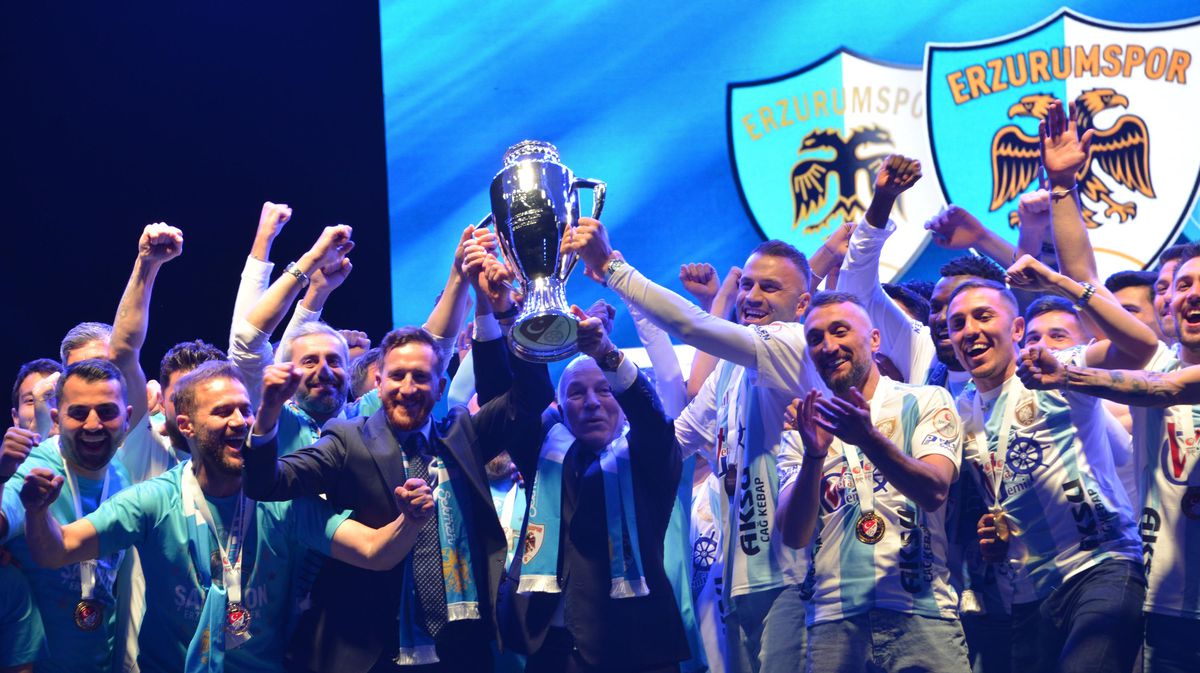 Erzurumspor Şampiyonluğu Coşkuyla Kutladı