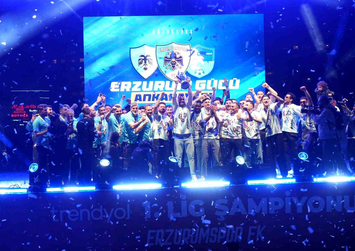 Erzurumspor FK şampiyonluk kupasını aldı
