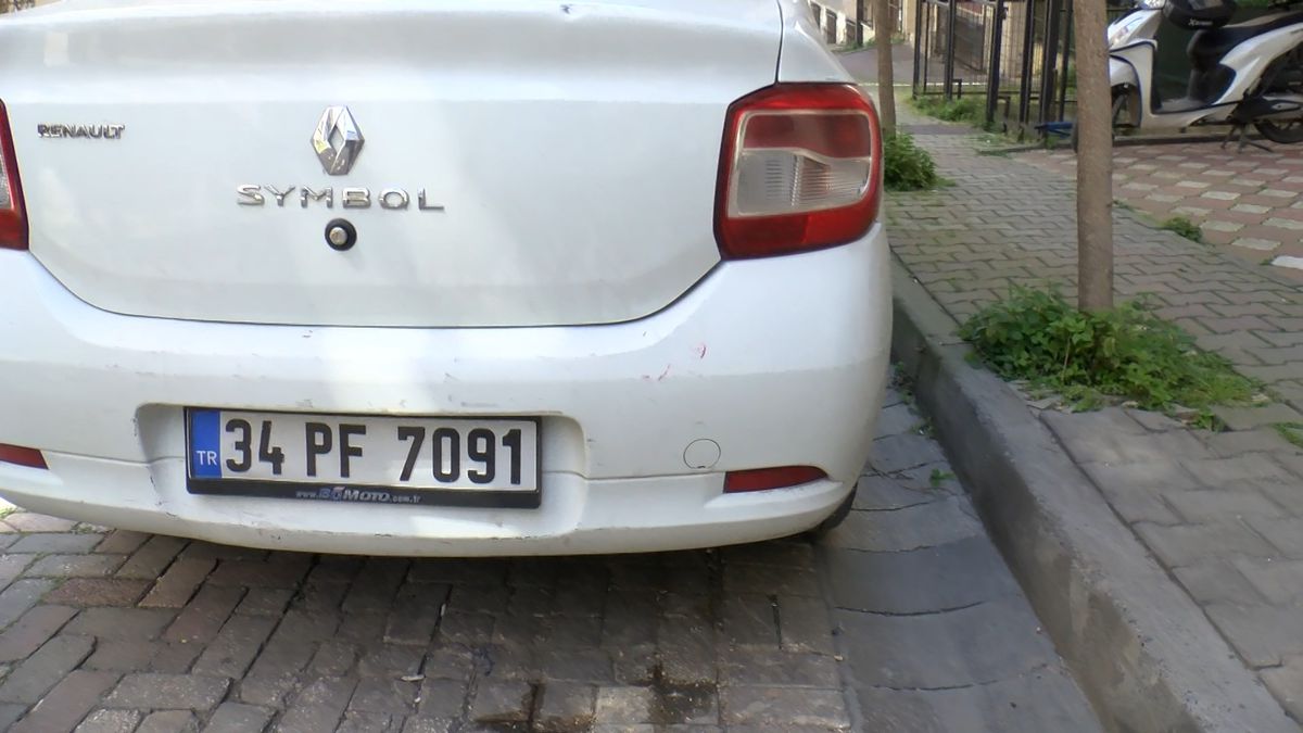 Güngören\'de İş Makinesi Devrildi