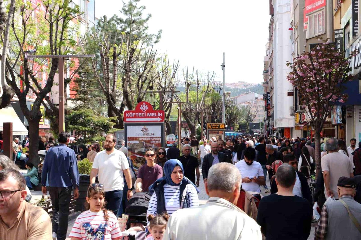 Eskişehir\'de Sıcak Hava Yoğunluğu Artırdı
