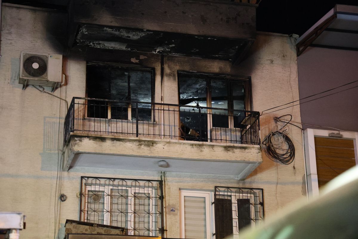 İzmir\'de yangın: Baba hayatını kaybetti, engelli oğlu ağır yaralı