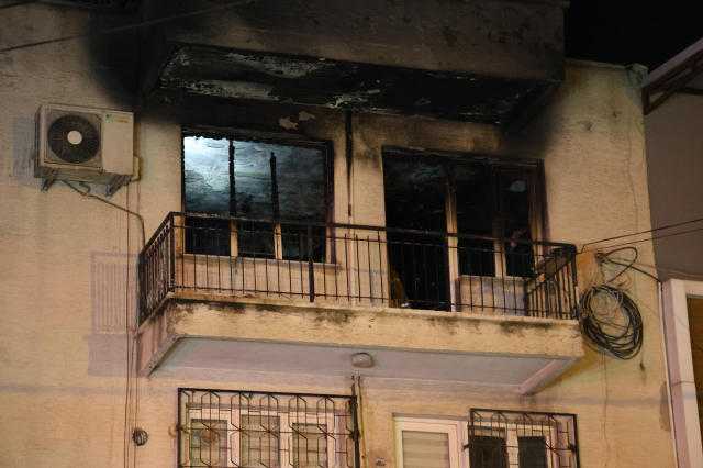 İzmir'de yangın: Baba hayatını kaybetti, engelli oğlu ağır yaralı