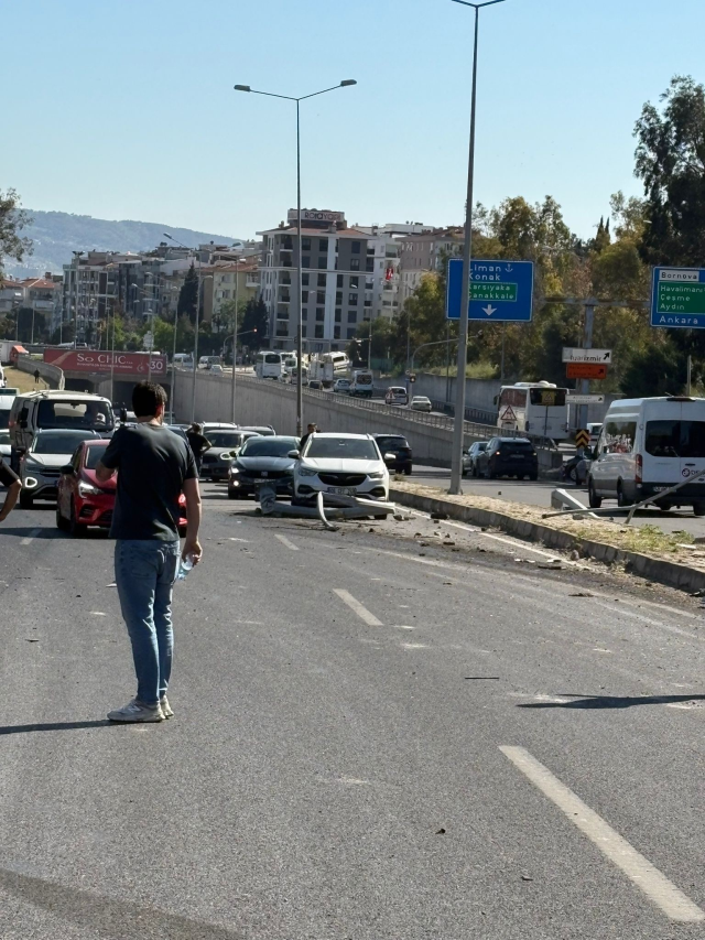 İzmir'de freni patlayan tır 6 araca çarptı: 3 ölü, 7 yaralı