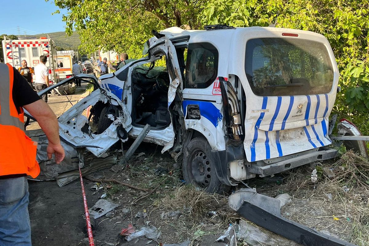İzmir\'deki zincirleme kazada 1 polisimiz şehit! 2 ölü, 5 yaralı