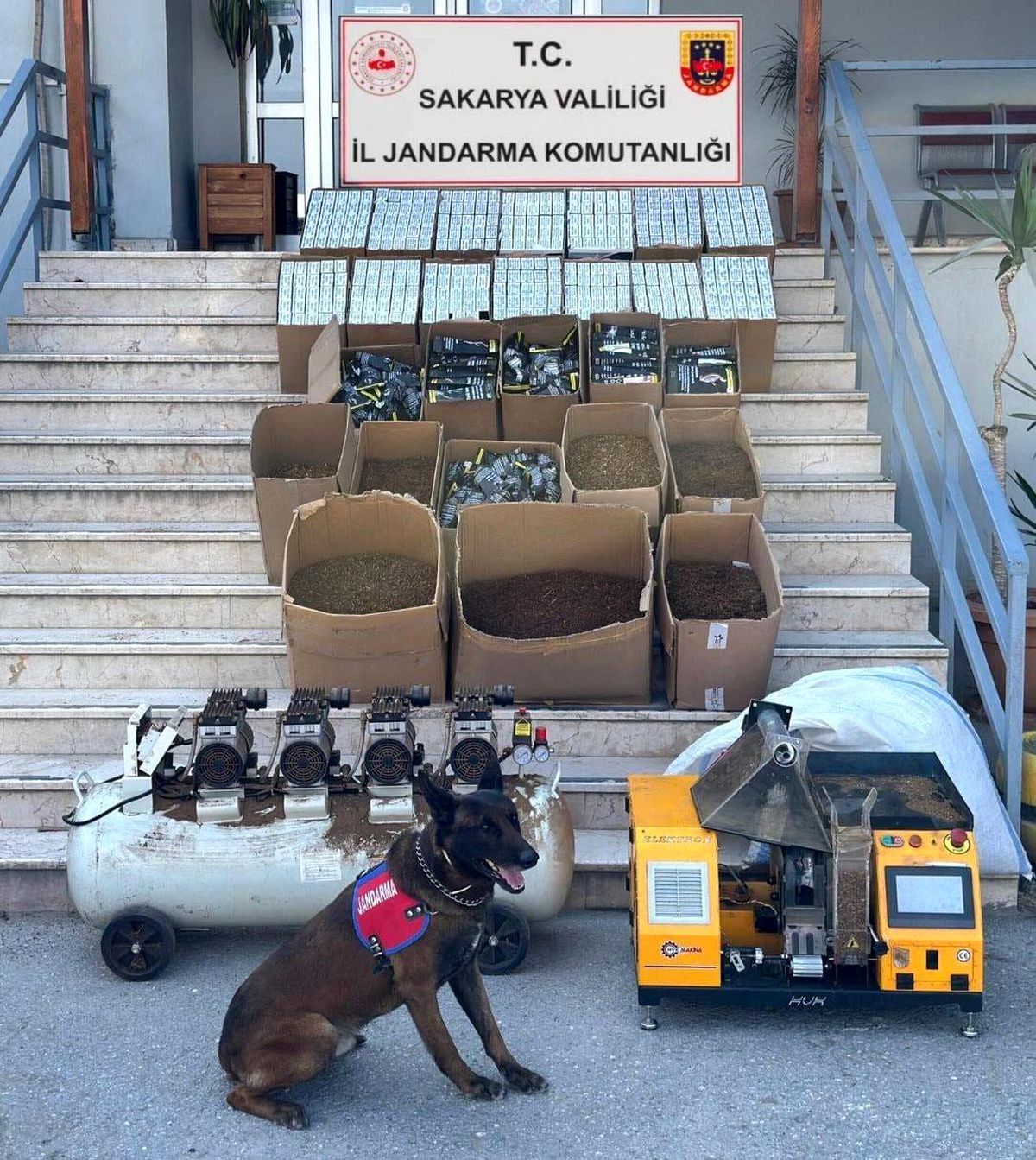 Sakarya\'da Kaçakçılık Operasyonu: 3 Gözaltı