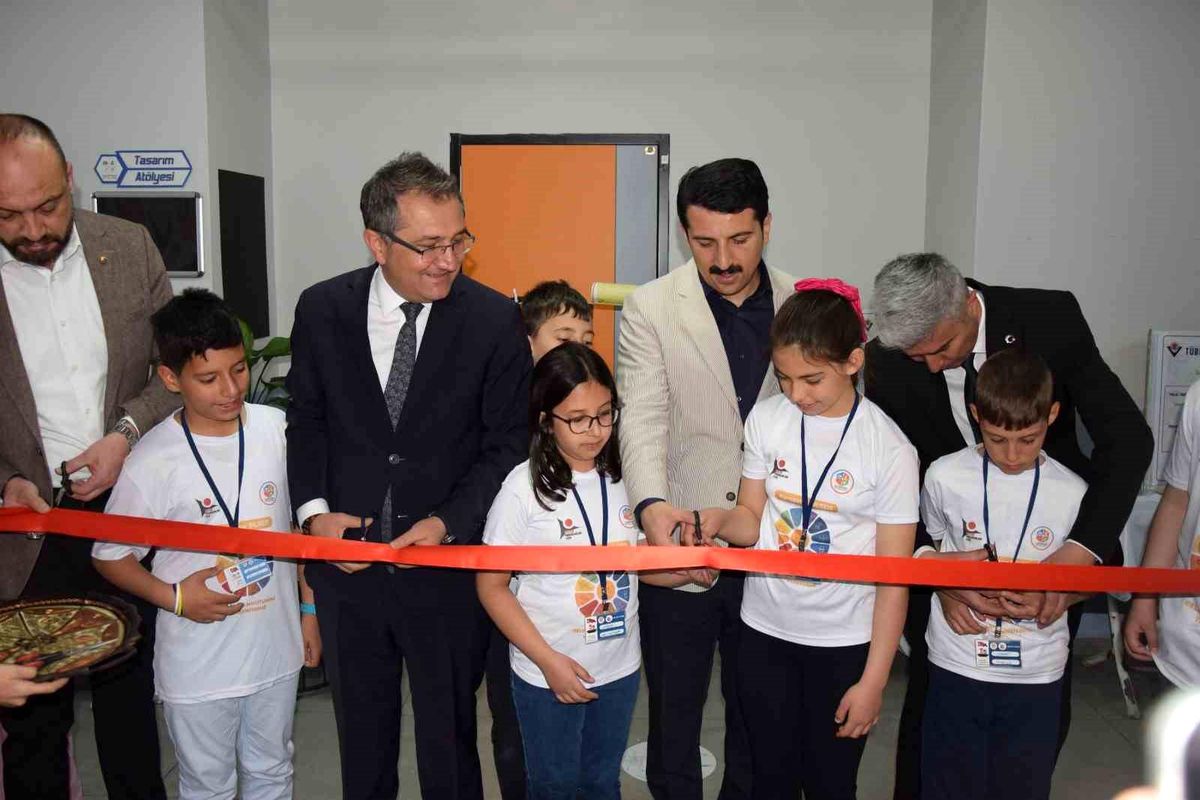 Karapınar\'da 4006 TÜBİTAK Bilim Fuarı Düzenlendi