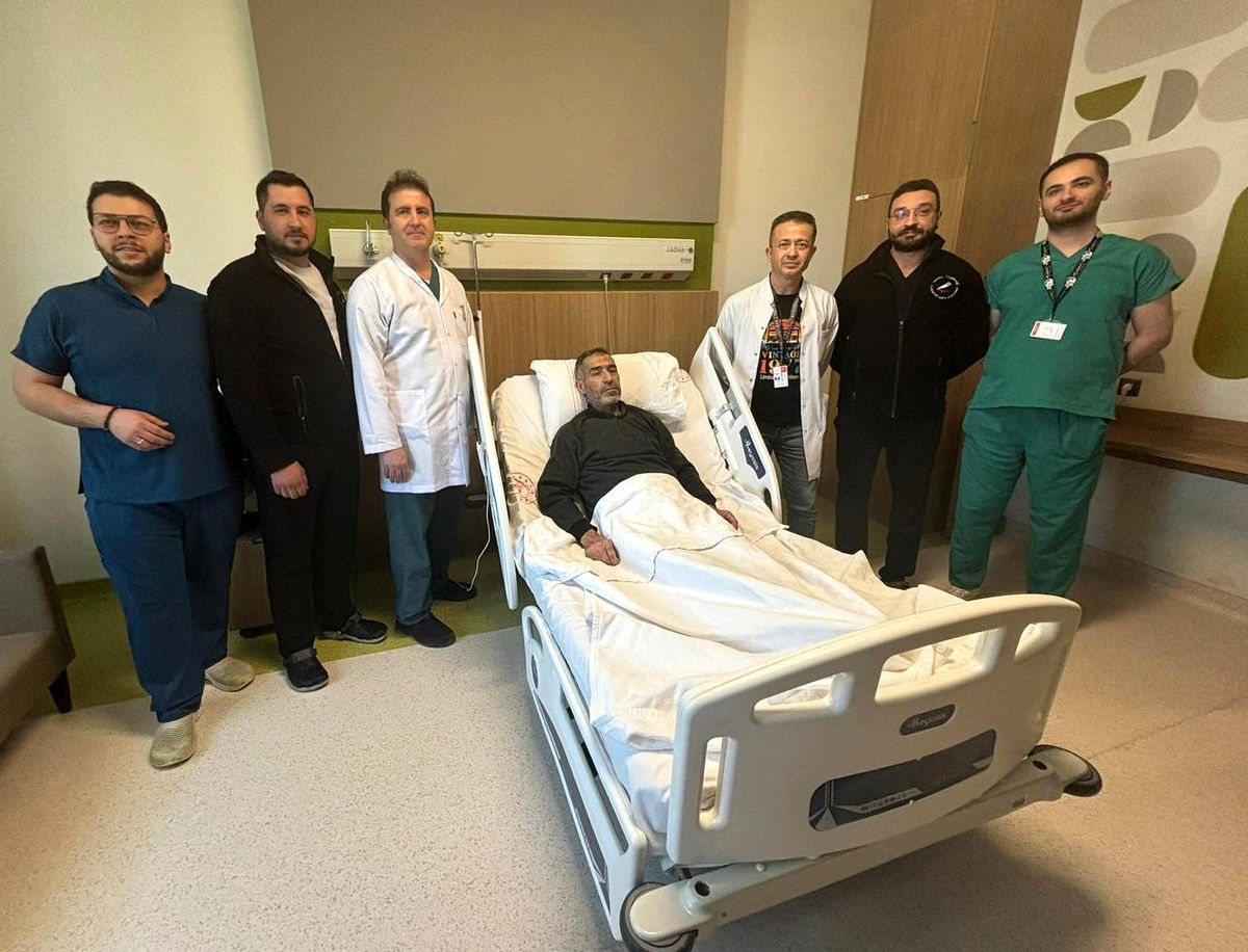Mustafa Doğan 8 Kiloluk Böbreğinden Kurtuldu