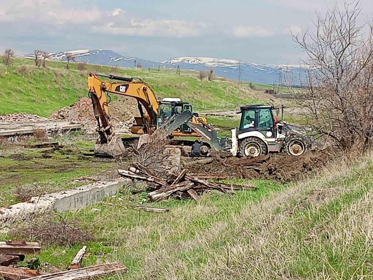 Kars-Gümrü demiryolu hattında çalışmalar başladı