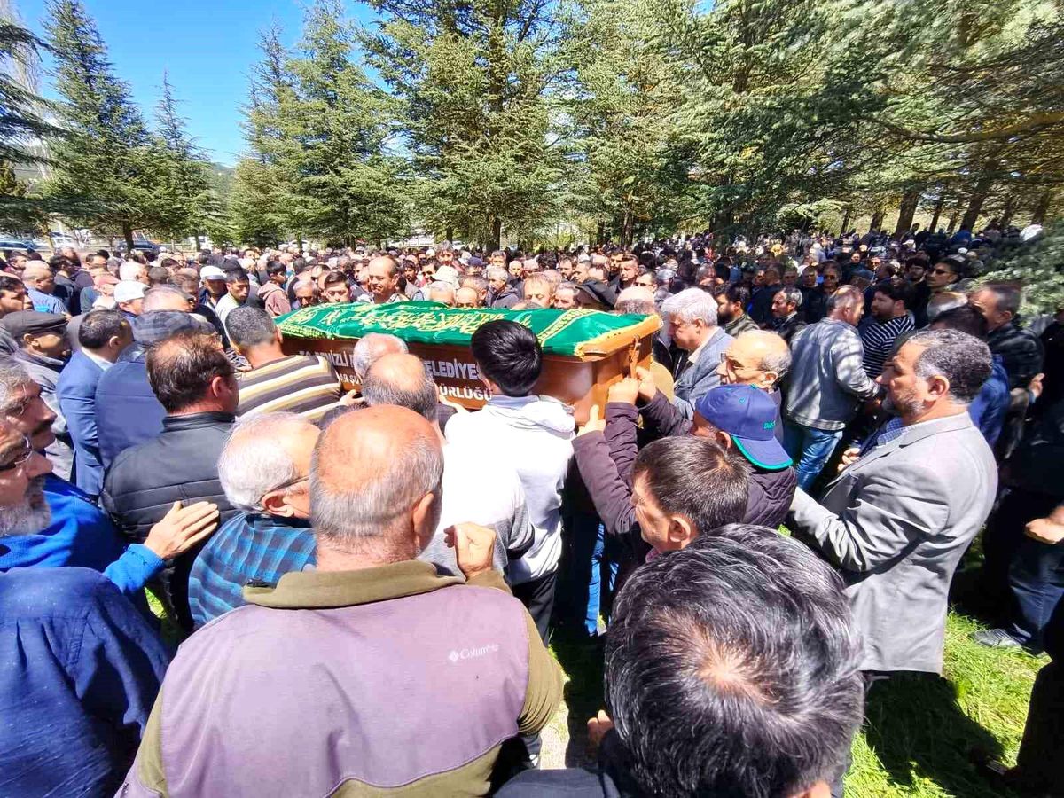 Kazada hayatını kaybeden kamyon sürücüsü son yolcuğuna uğurlandı