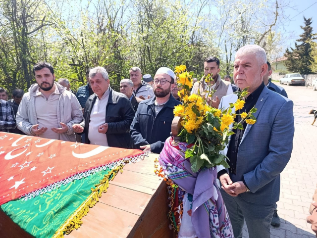 Kazada hayatını kaybetti, karnındaki bebeği ile toprağa verildi