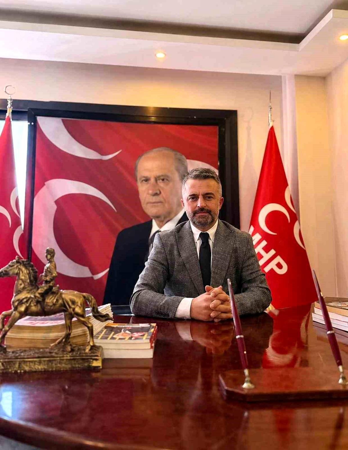 MHP Kuşadası\'nda Yeni Başkan Taşdemir