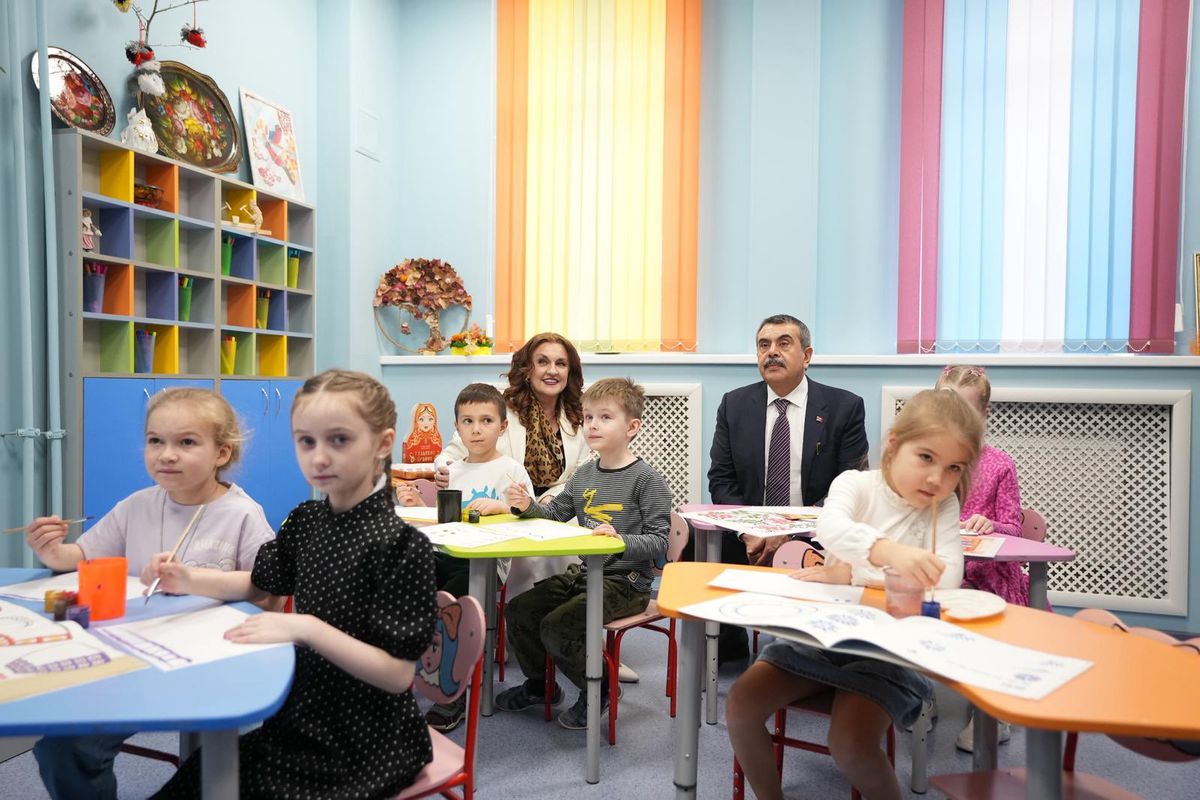 Bakan Tekin Rusya\'da Başkonsolosluğu Ziyaret Etti