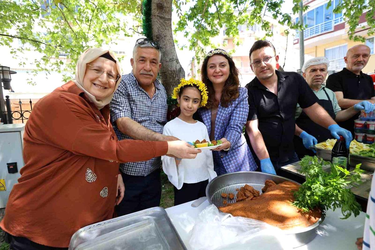 Minik Zeynep\'in çiğköfte hayali gerçek oldu