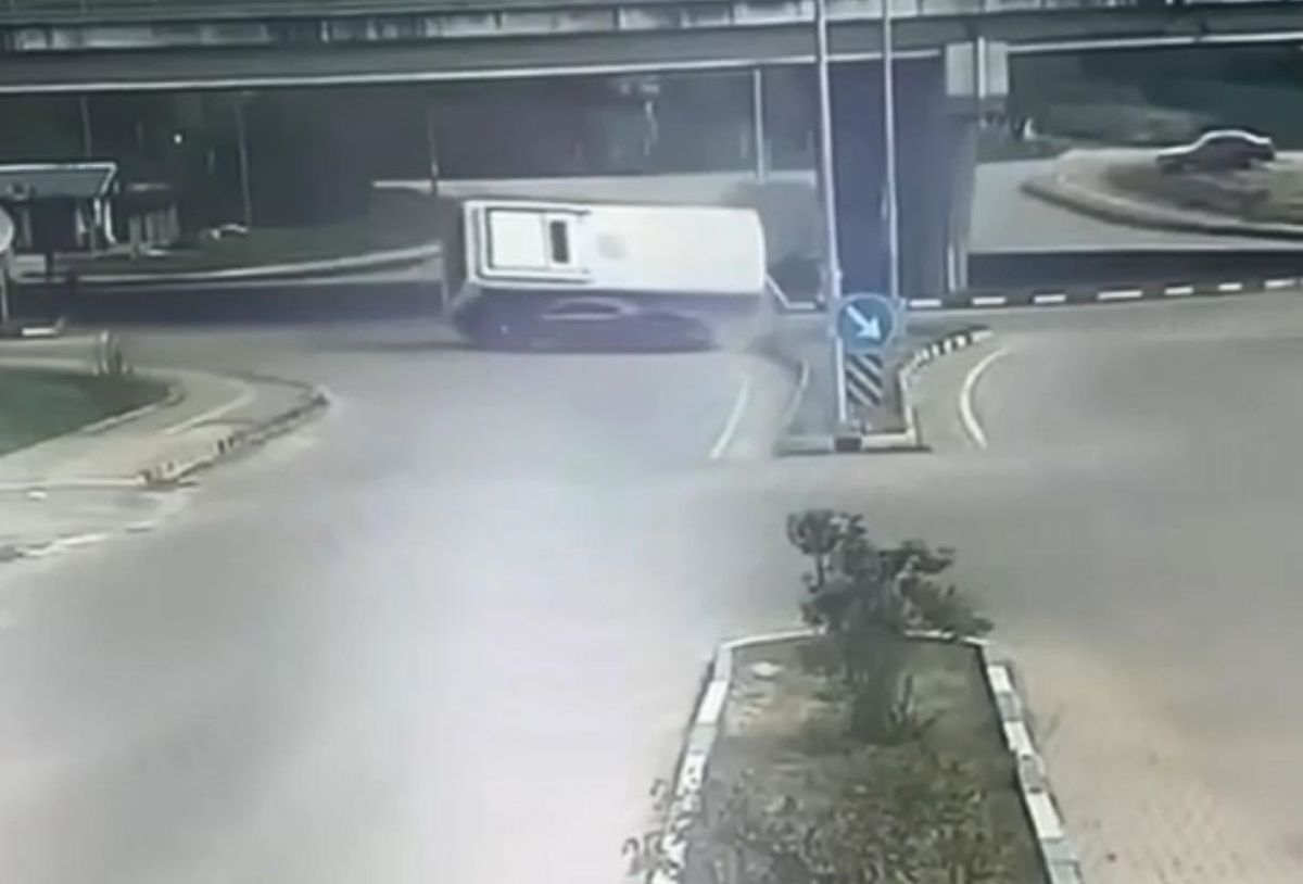 Bartın\'da Otobüs Kazası Güvenlik Kamerasında