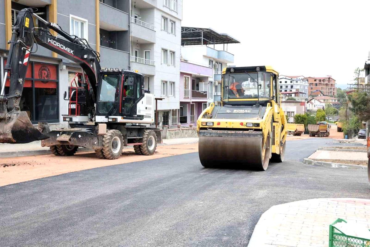 Osmangazi\'den Hamitler\'e 300 tonluk asfalt desteği