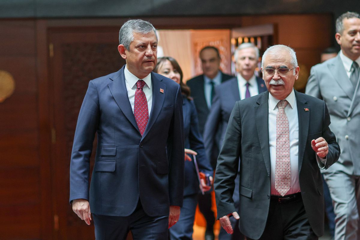 Özgür Özel: Erdoğan kendisine yapılan muameleyi İmamoğlu\'na yapsın