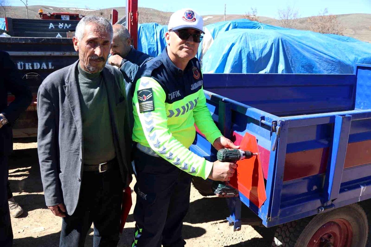 Gümüşhane\'de Traktör Sürücülerine Güvenlik Eğitimi