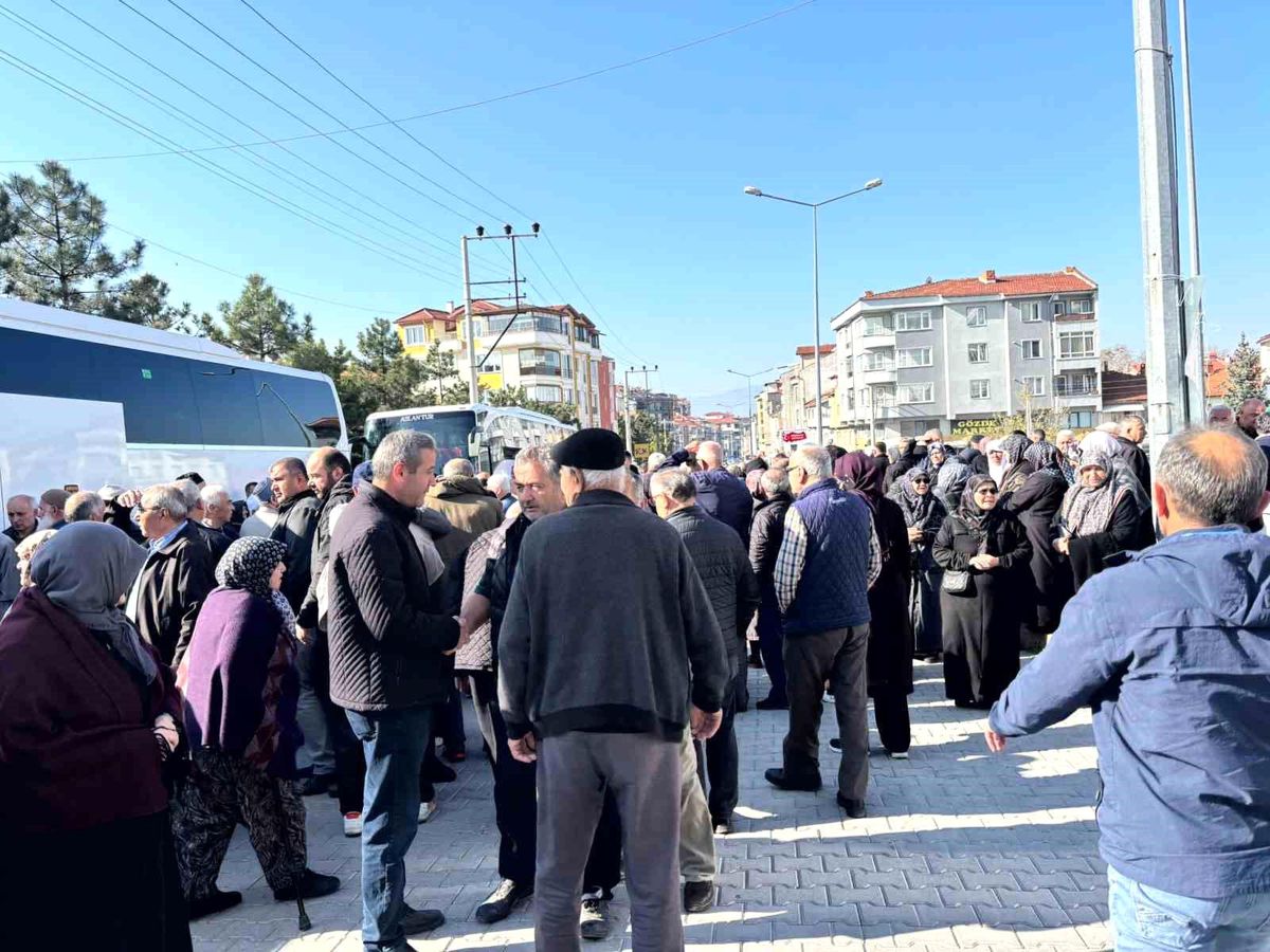 Tavşanlı\'dan Hac Kafilesi Uğurlandı