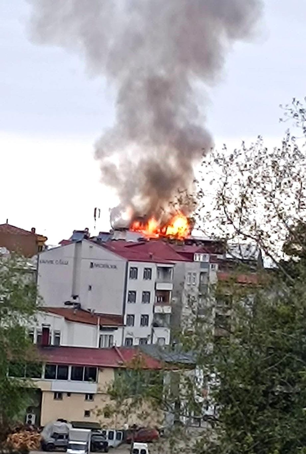 Vakfıkebir\'de çatı yangını korkuttu