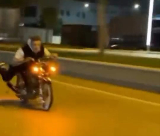 Yaptığı hareket motosikletliye pahalıya patladı