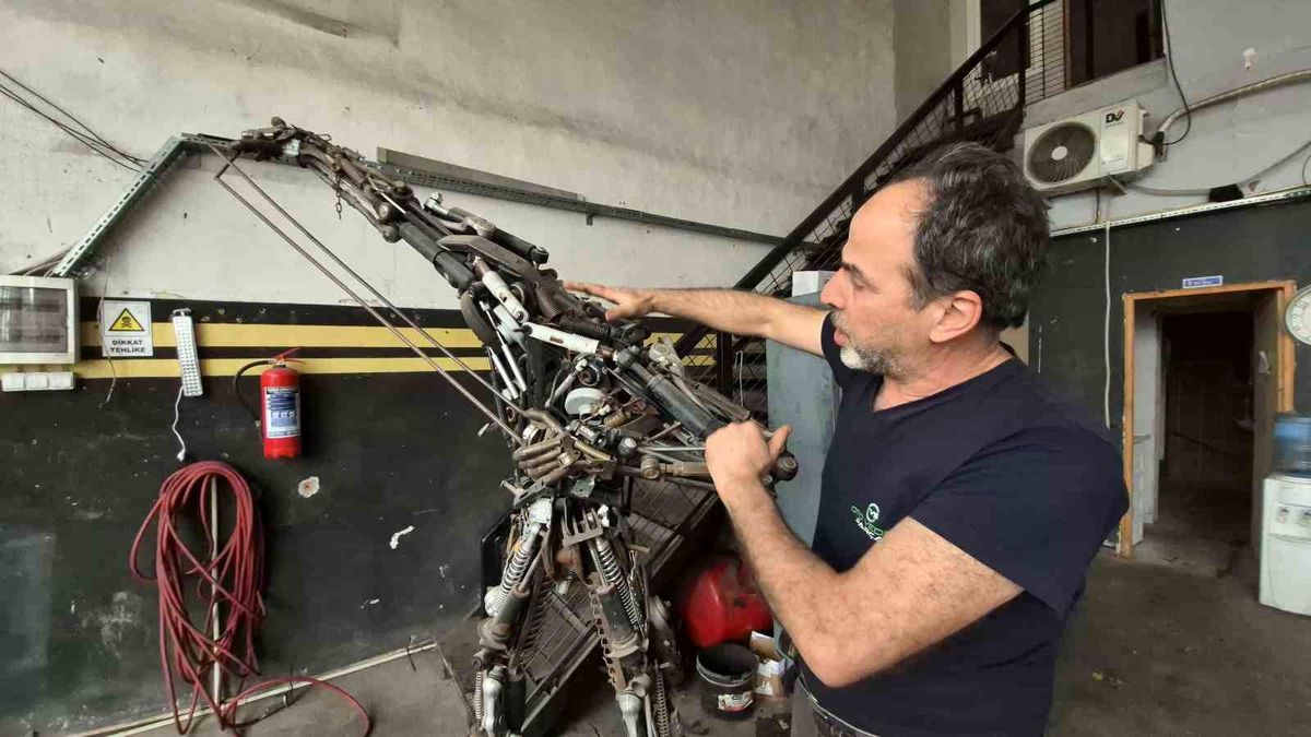 Murat Çetin\'den Filistin Direnişi Temalı Metal Figür