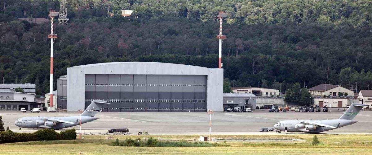 Trump Almanya\'daki ABD Askerlerini Azaltmayı Planlıyor