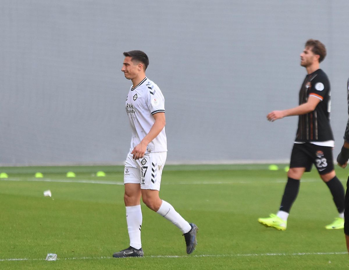 Altay\'a Ameliyat Şoku: Ünal Alihan Kavlak
