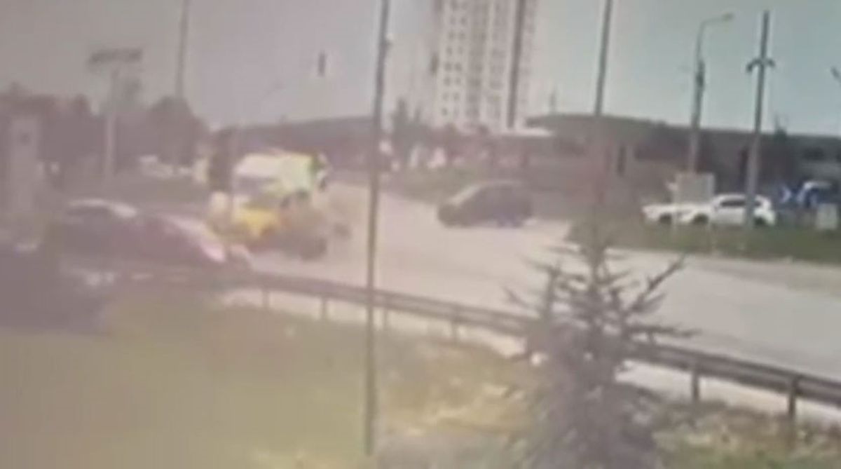 Edirne\'de Ambulans ve Taksi Çarpıştı: 5 Yaralı