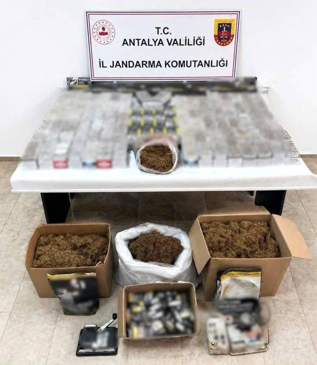 Antalya\'da Kaçak Tütün Operasyonu