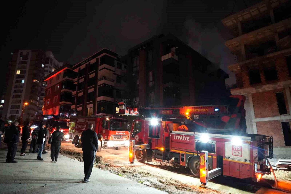 Samsun\'da Apartmanda Yangın Paniği