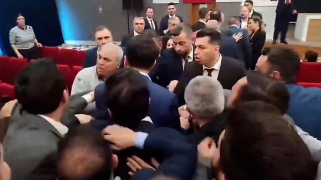 Ataşehir'de belediye başkan vekilliği seçiminde ortalık karıştı