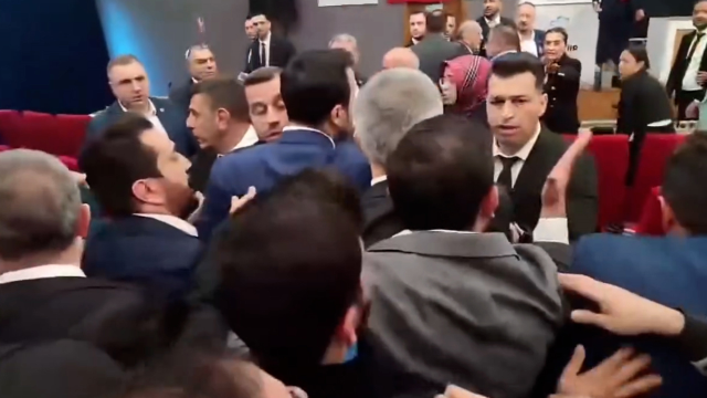 Ataşehir'de belediye başkan vekilliği seçiminde ortalık karıştı