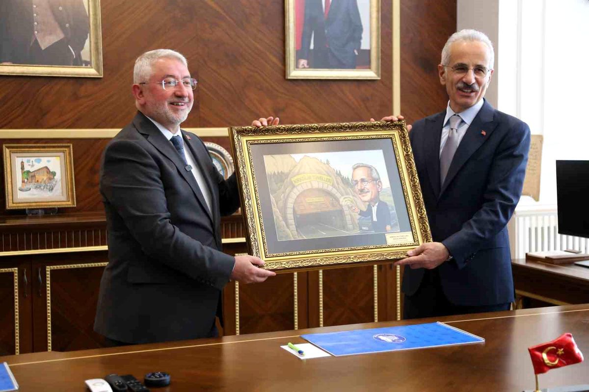 Bakan Uraloğlu, Çorum\'da ziyaretlerde bulundu