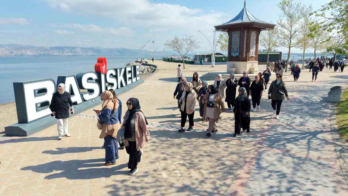 Başiskele\'de kadınlar sağlıklı yaşam yürüyüşünde buluştu