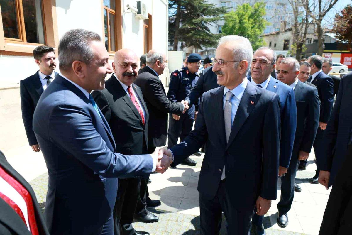 Başkan Dere, Sungurlu\'nun ulaşım ihtiyaçlarını Bakan Uraloğlu\'na iletti