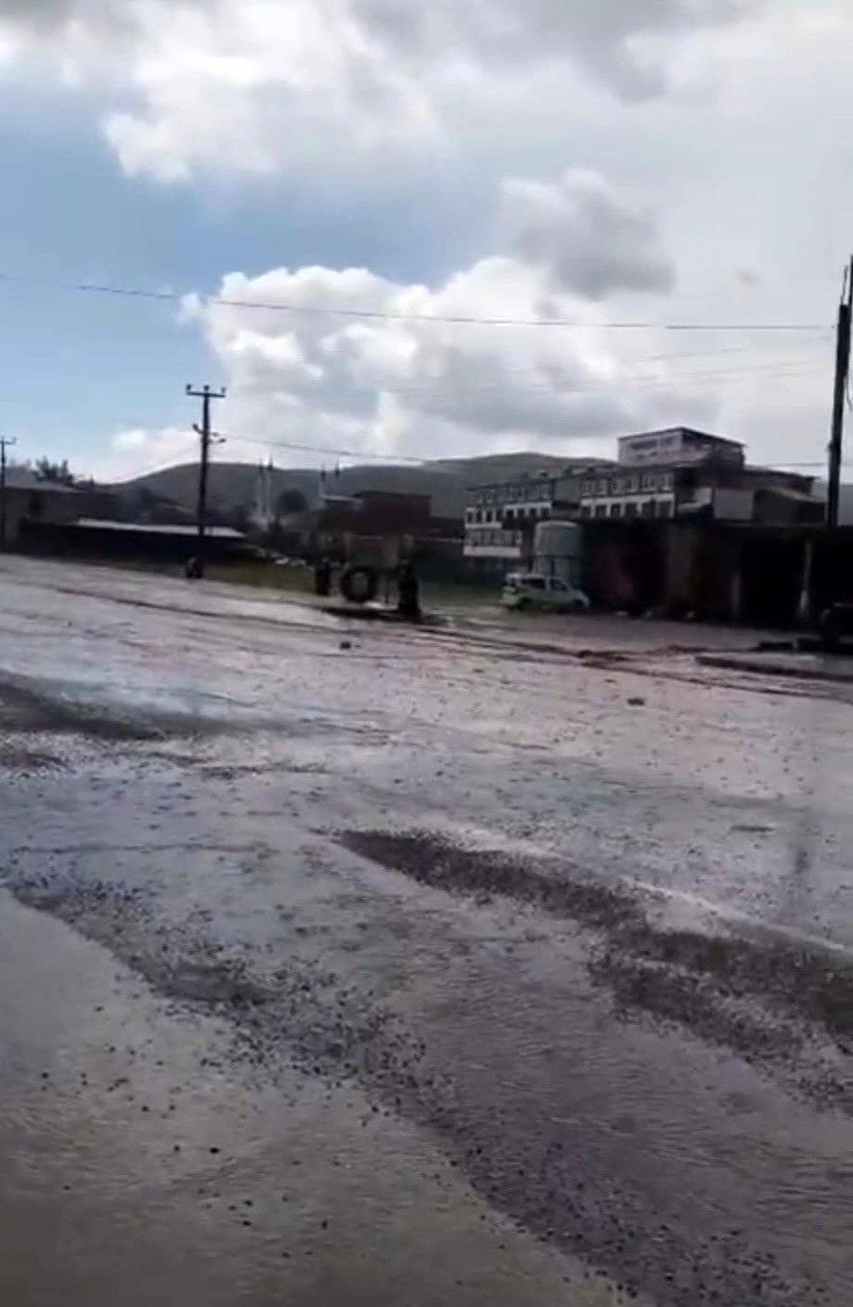 Siirt\'te Sağanak Yağış, Ulaşımda Sorunlar Yaşandı